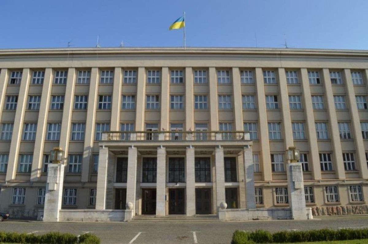 Закарпатська облрада витратить 1,8 млн. грн на ремонт даху