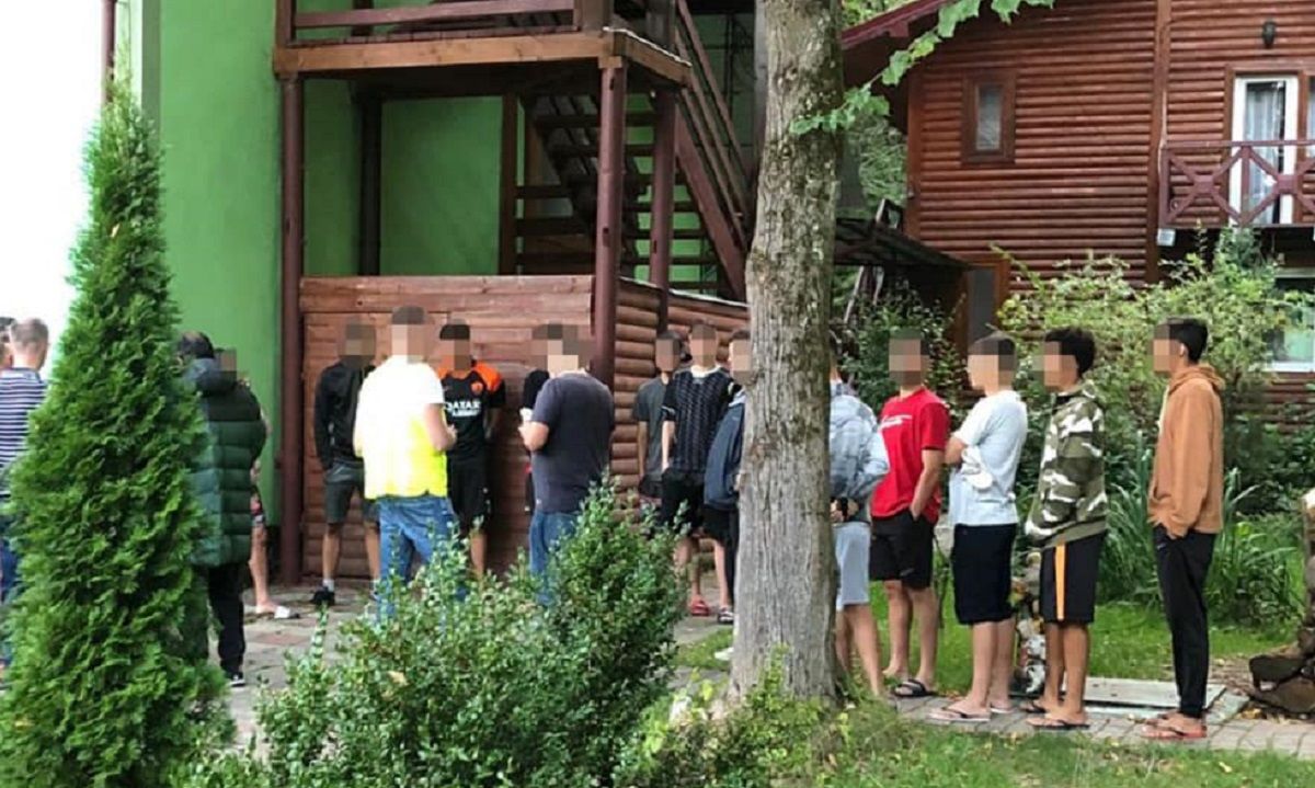 На Стрийщині екс-поліцейського викрили на нелегальній переправі бразильців до ЄС