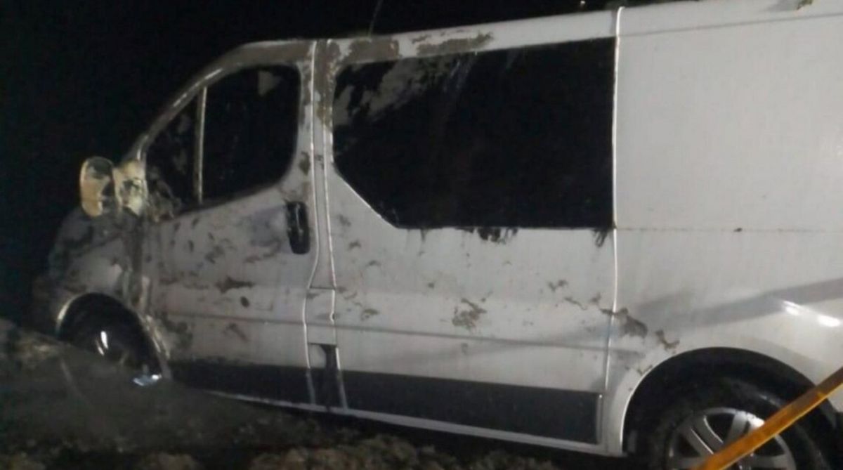 На Харківщині мікроавтобус з людьми злетів в озеро, двоє загиблих
