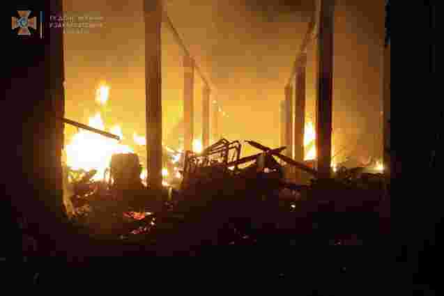 Під час масштабної пожежі у колишньому колгоспі на Закарпатті згоріло 20 тонн сіна