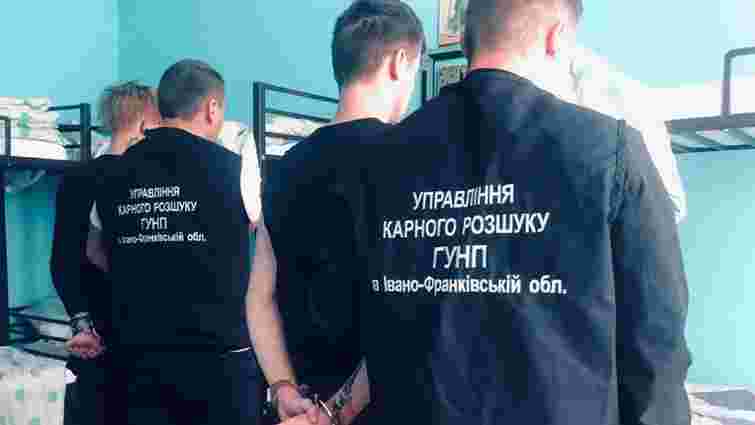 Двоє 20-річних братів за ніч пограбували чотири установи біля Івано-Франківська
