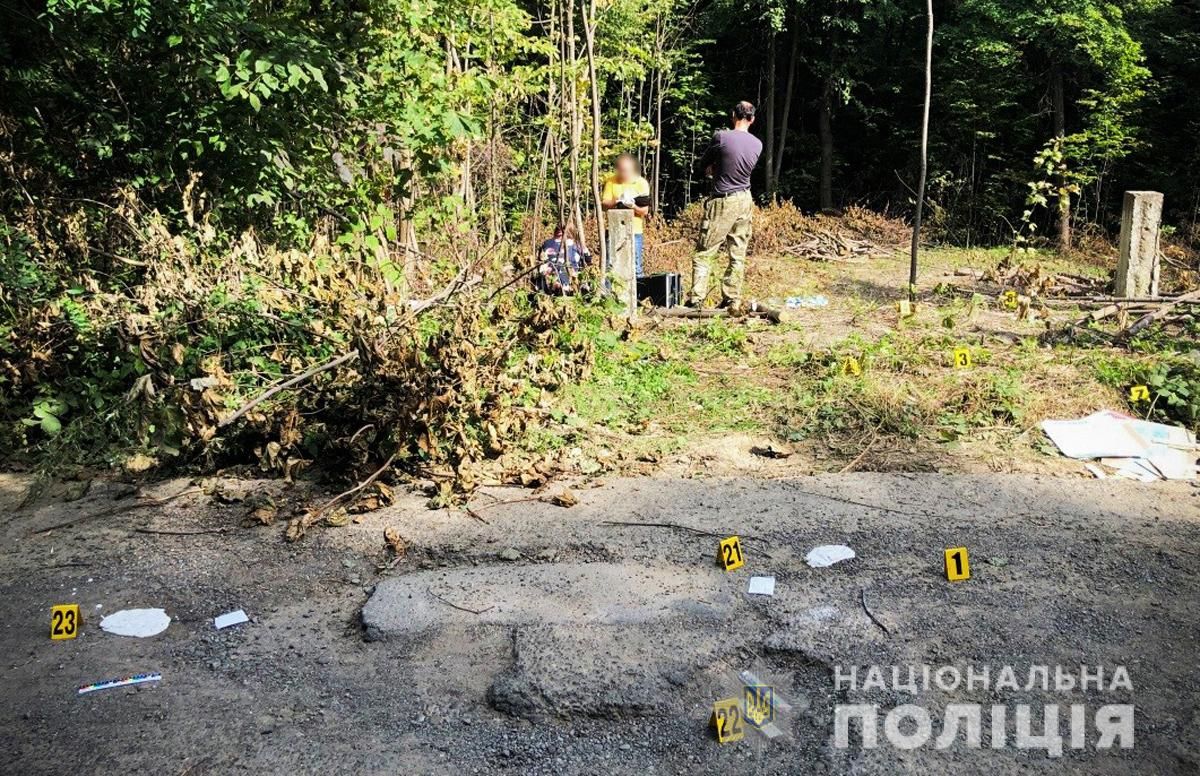 У лісі під Чернівцями виявили тіло 52-річного чоловіка