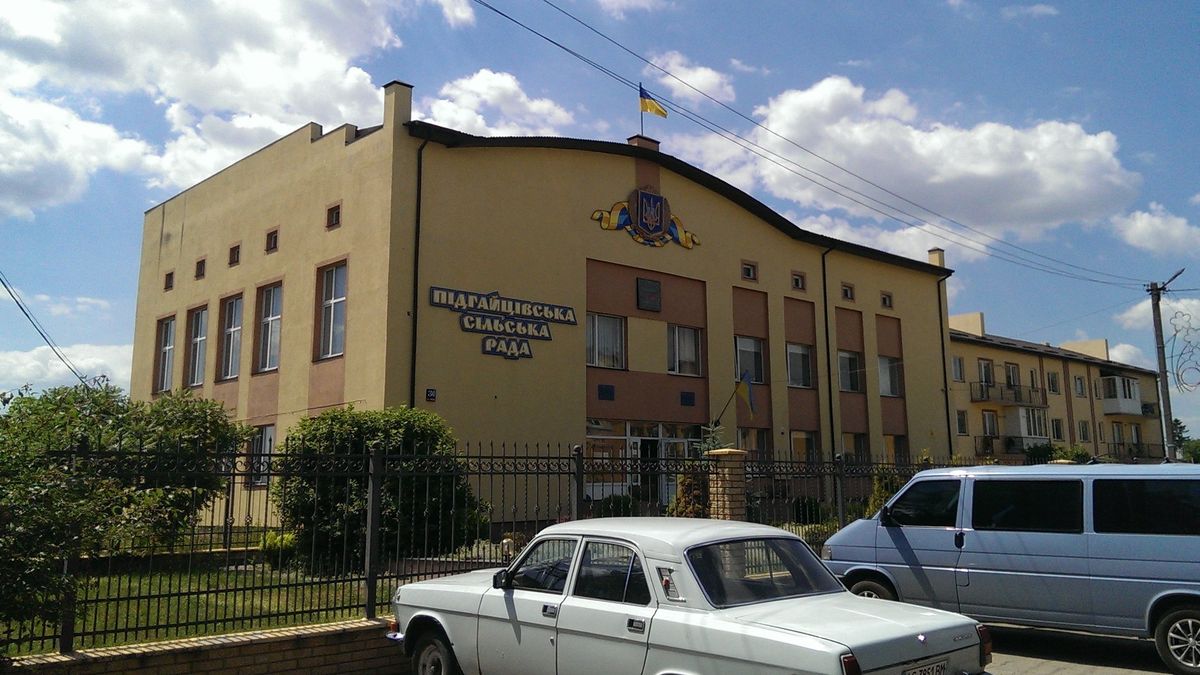 У сільраді під Луцьком незаконно працював манікюрний салон