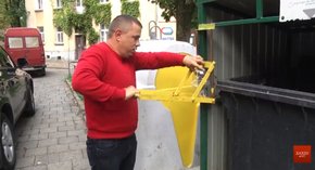 На сміттєвих майданчиках Львова встановили преси для стискання пластикових пляшок