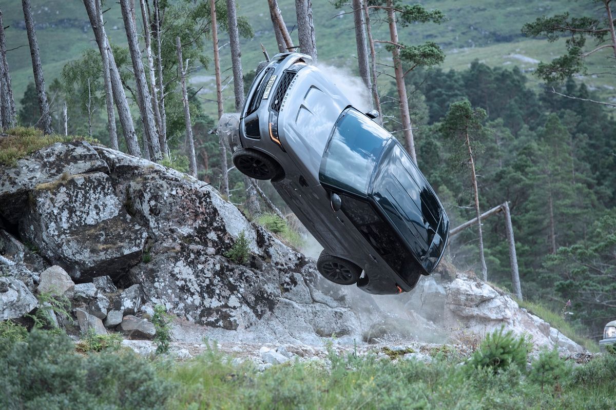 У новому фільмі Джеймс Бонд тікатиме від Range Rover Sport SVR