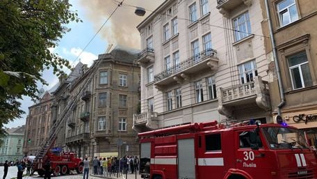 У центрі Львова загорілося горище будинку