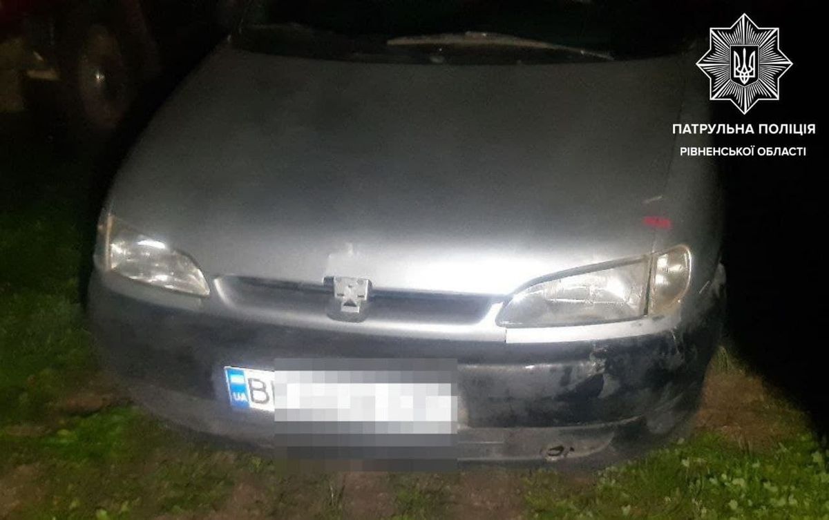 Рівненські патрульні випадково виявили автомобіль з розшуку