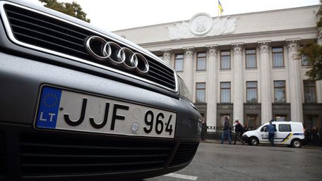 Українці зможуть розмитнювати автомобілі через додаток «Дія»