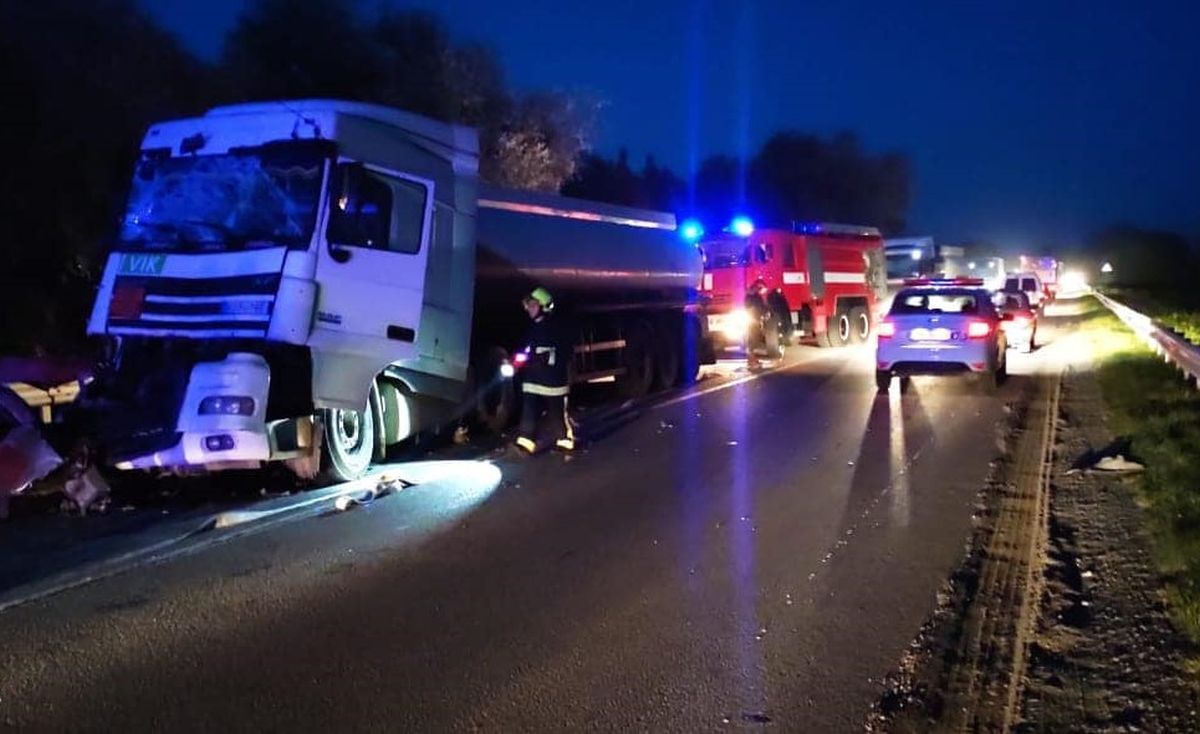 На трасі поблизу Дубна зіткнулися два бензовози