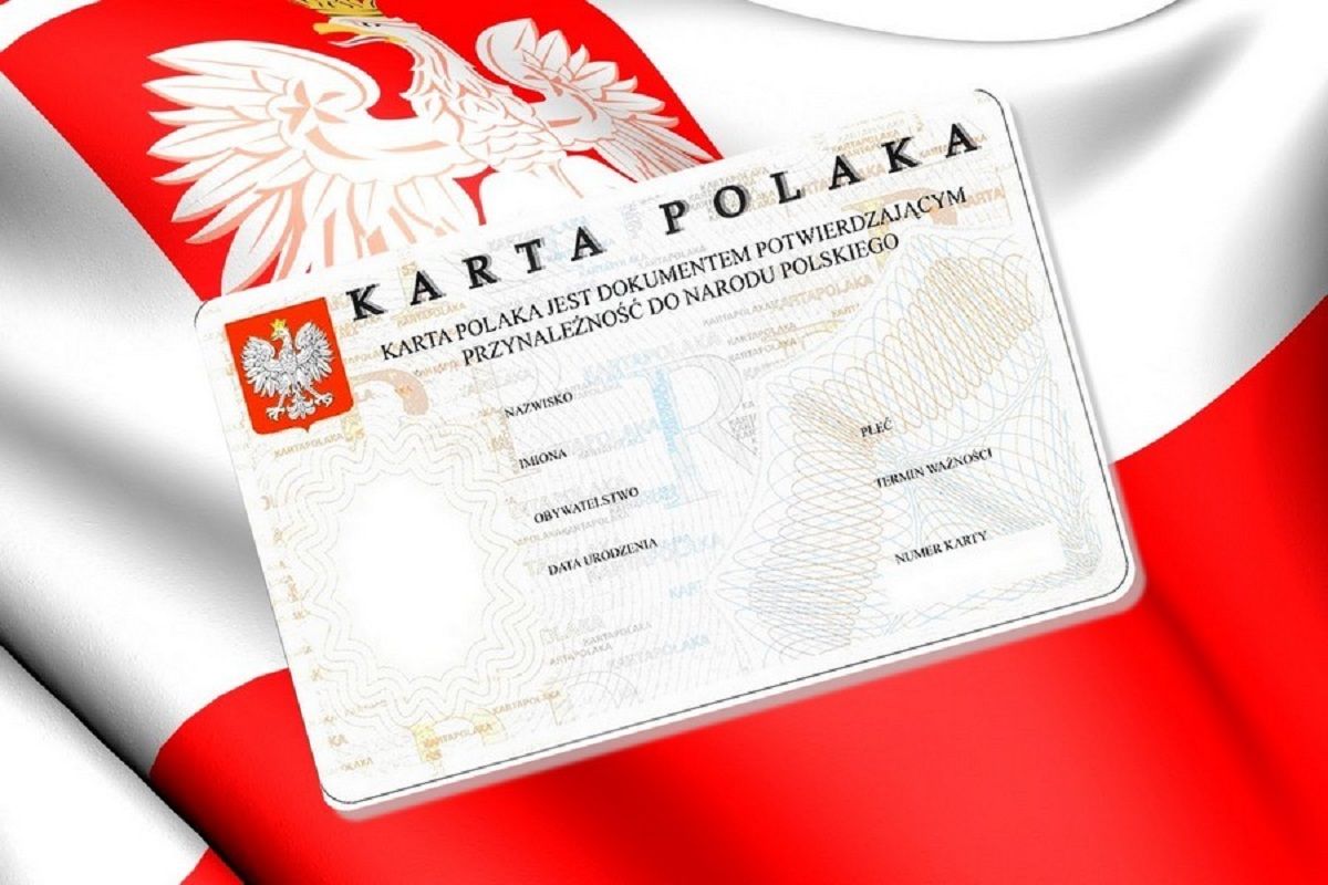 У Києві підробляли документи для «карти поляка» за 2000 євро