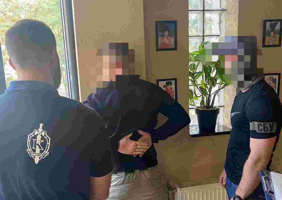 Рівненського патрульного затримали на хабарі у 10 тис. грн - ZAXID.NET