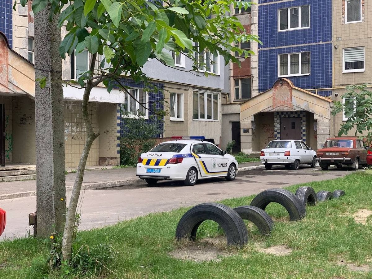Внаслідок падіння з п'ятого поверху у Чернівцях загинув 60-річний чоловік