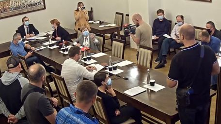 Псевдоактивісти зірвали засідання виконкому Львівської міськради 

