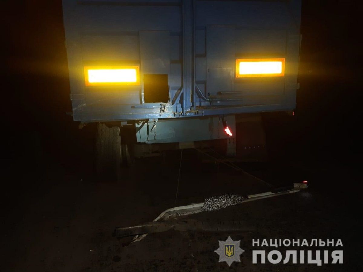 Троє людей загинули в зіткненні легковика з вантажівкою на Сумщині
