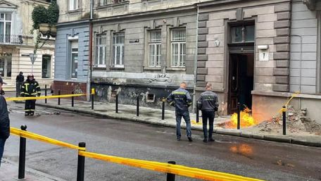 Через пожежу у центрі Львова перекрили рух вулицею Дудаєва