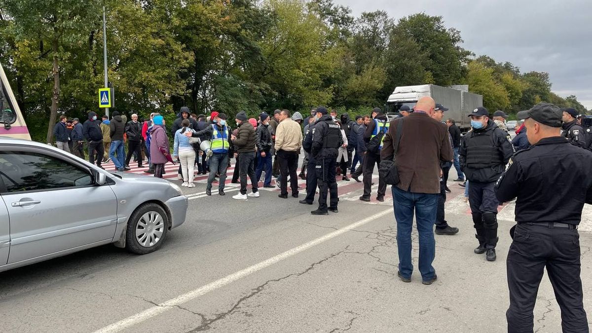 Жителі села на Буковині перекрили трасу через відключення газу