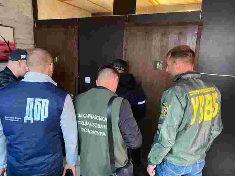 Закарпатського прикордонника затримали на хабарі у 18 тис. доларів - ZAXID.NET