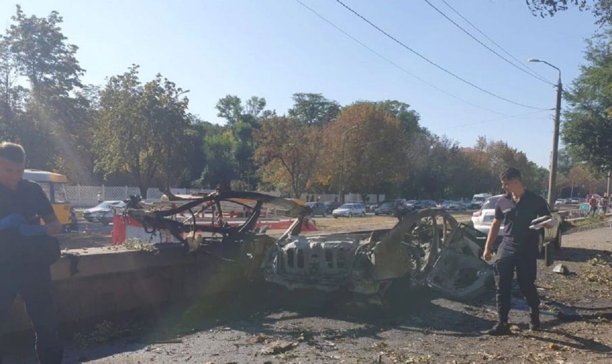 Слідство назвало дві версії вибуху автомобіля у Дніпрі