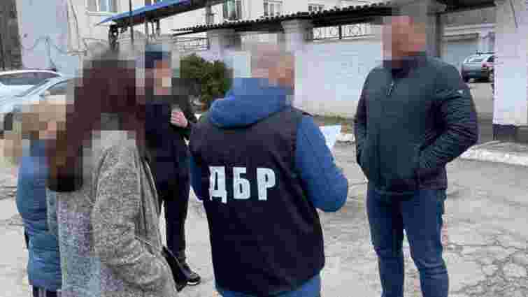 На Дніпропетровщині викрили банду поліцейських, які вибивали у людей гроші