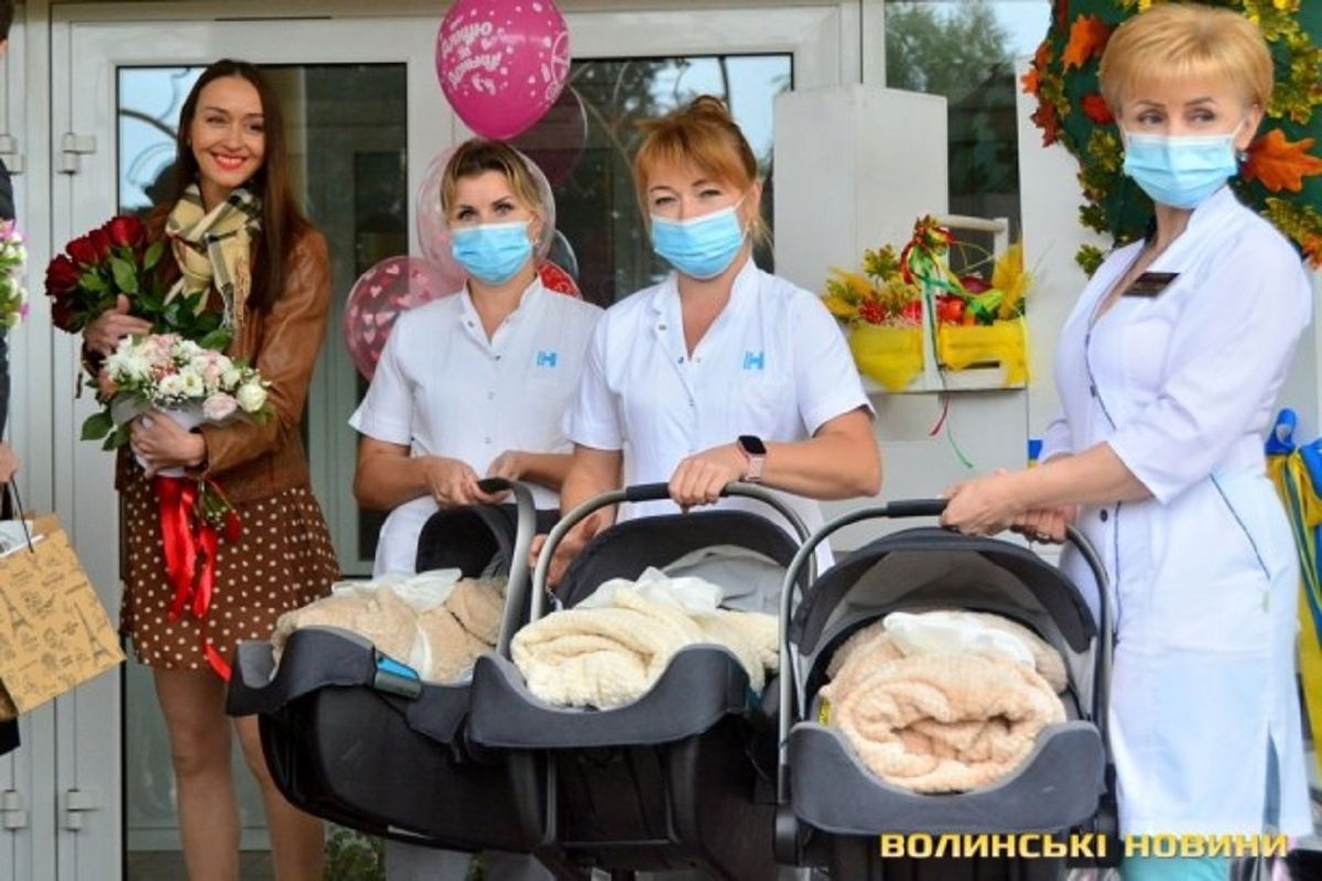 Відома луцька модель народила трійню дівчаток