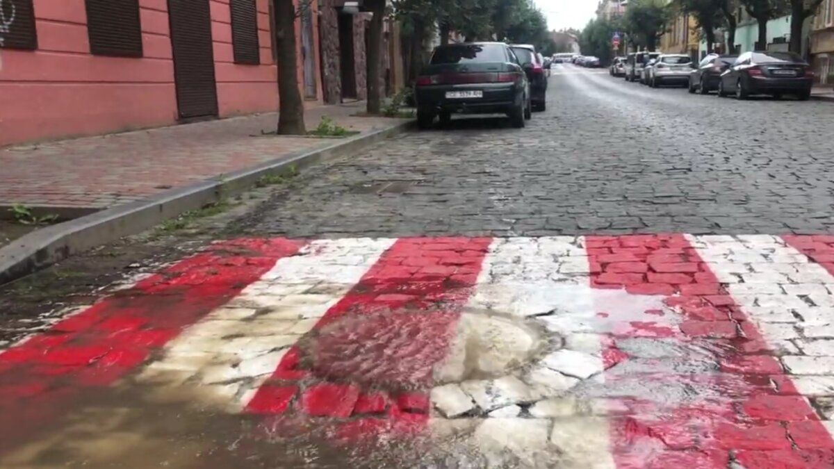 Центр Чернівців залишився без водопостачання через аварійні витоки