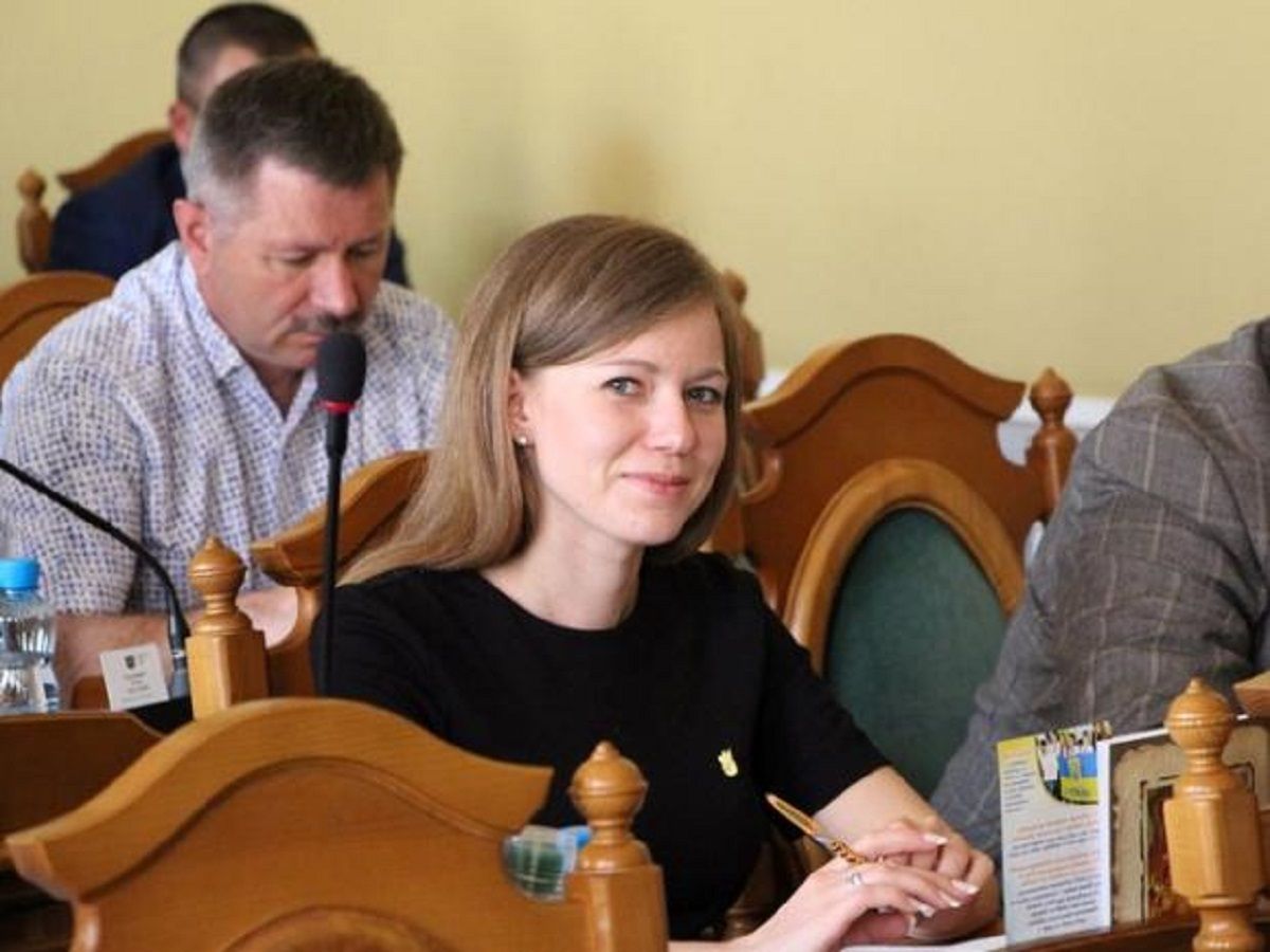 Звільнена за захоплення Гітлером львівська вчителька не змогла поновитись на роботі
