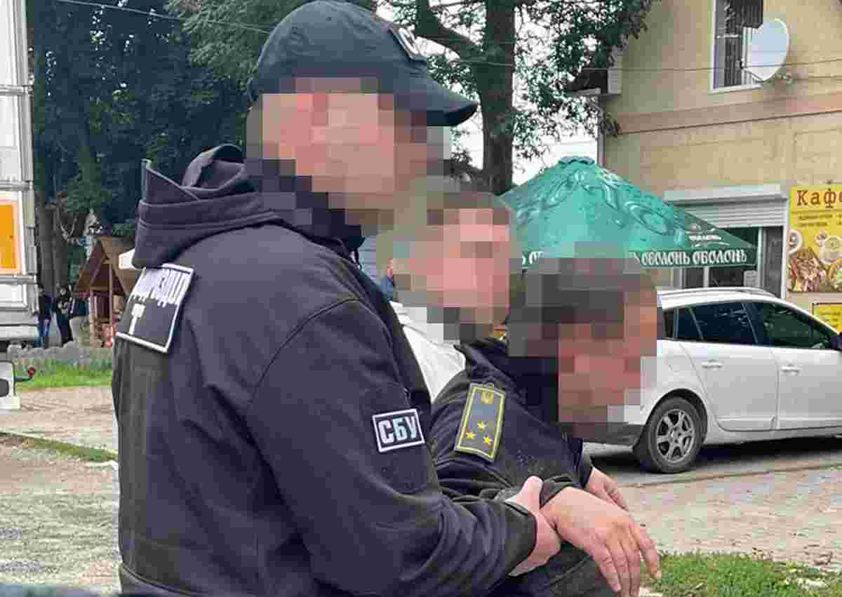 СБУ затримала чернівецького митника на хабарі у $700 - ZAXID.NET