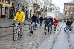 Засідання виконкому Львівської міськради вперше провели на велосипедах