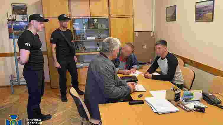 Закарпатського чиновника звинуватили у незаконному видобутку гравію на 76 млн грн