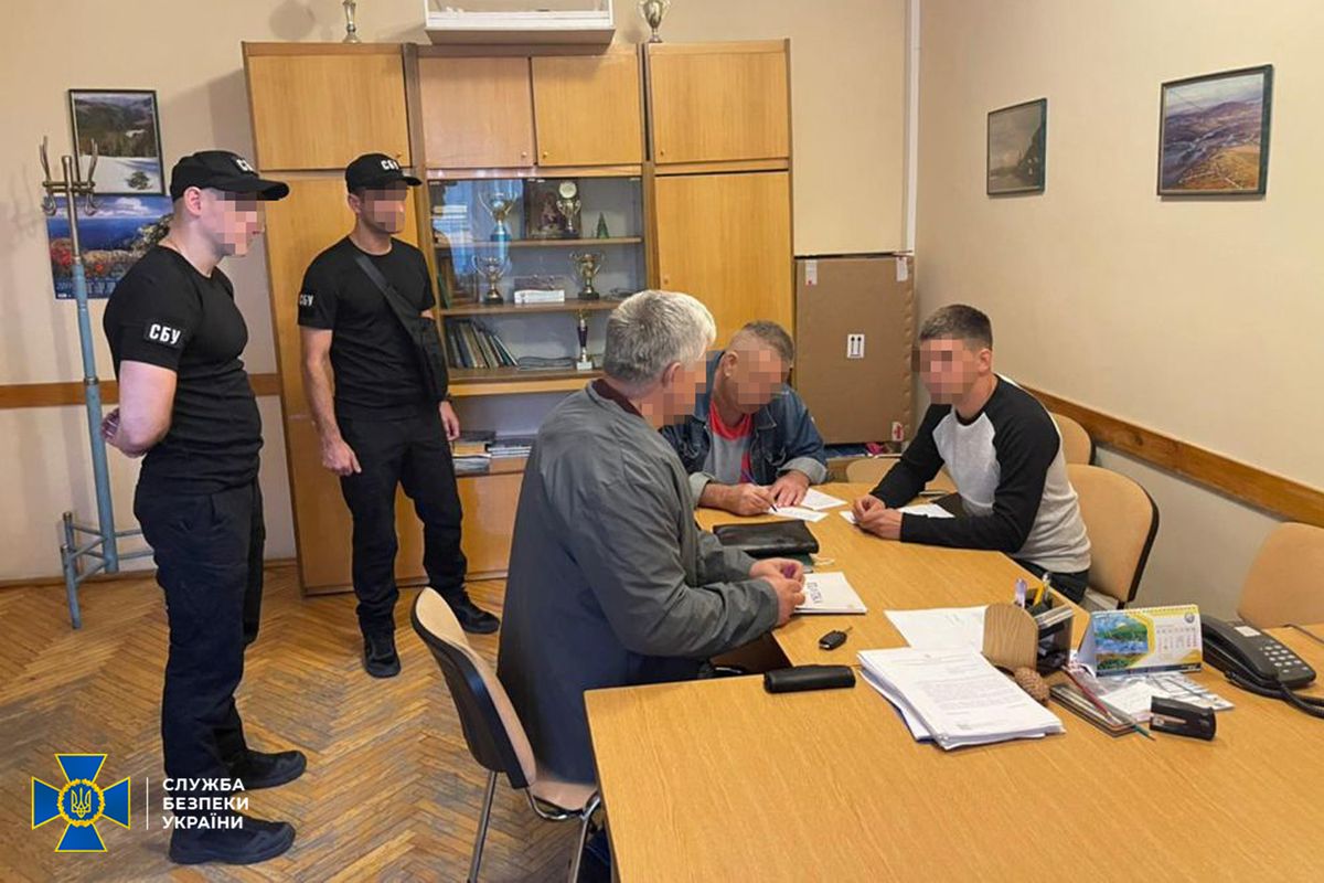 Закарпатського чиновника звинуватили у незаконному видобутку гравію на 76 млн грн