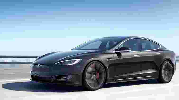 Китаєць відсудив у Tesla відшкодування за продаж аварійного електрокару