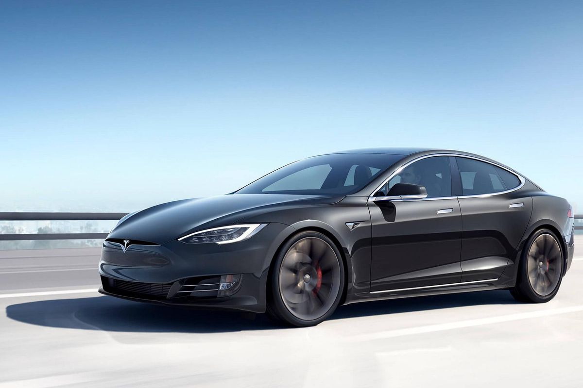 Китаєць відсудив у Tesla відшкодування за продаж аварійного електрокару