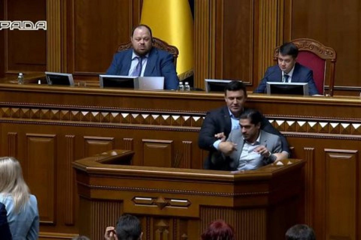Регламентний комітет не зміг покарати Тищенка і Лероса через бійку в Раді