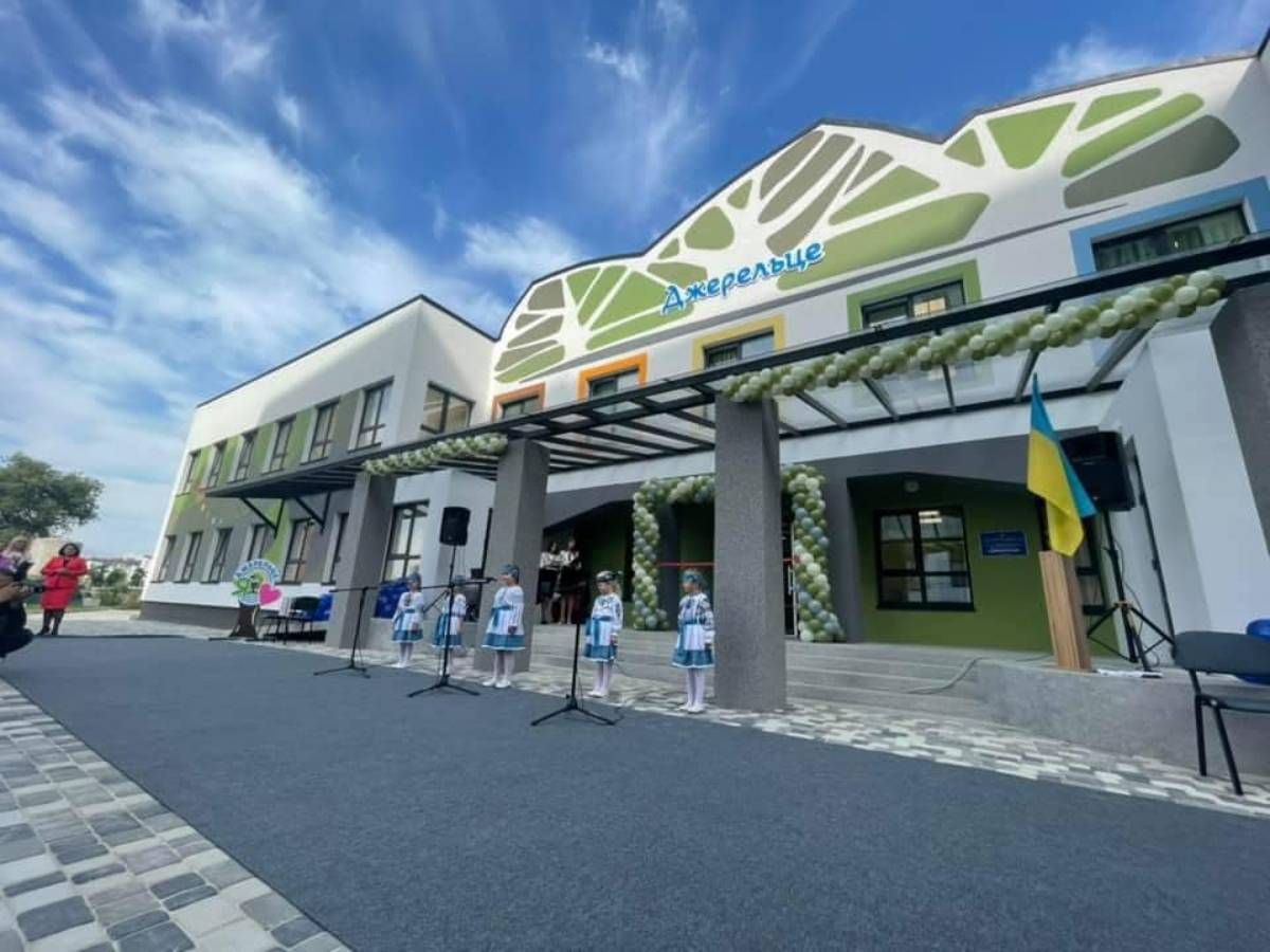 У Івано-Франківську батьки стояли ніч у черзі, щоб записати дітей у садок