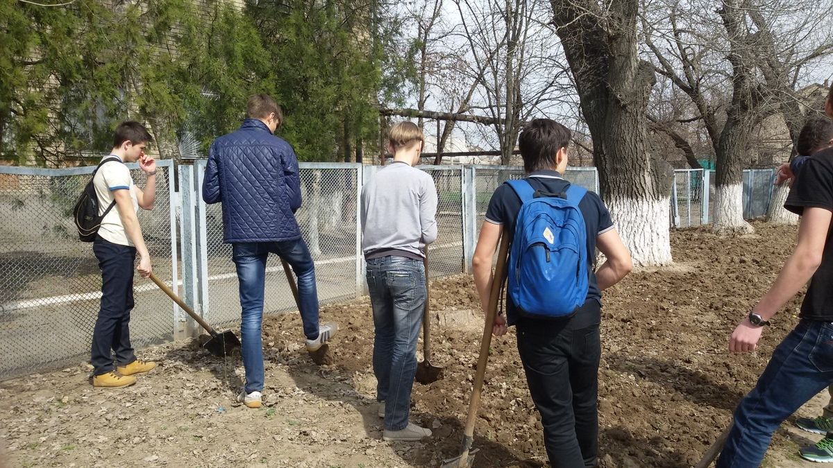 Школи не можуть залучати учнів до праці замість уроків, – освітній омбудсмен