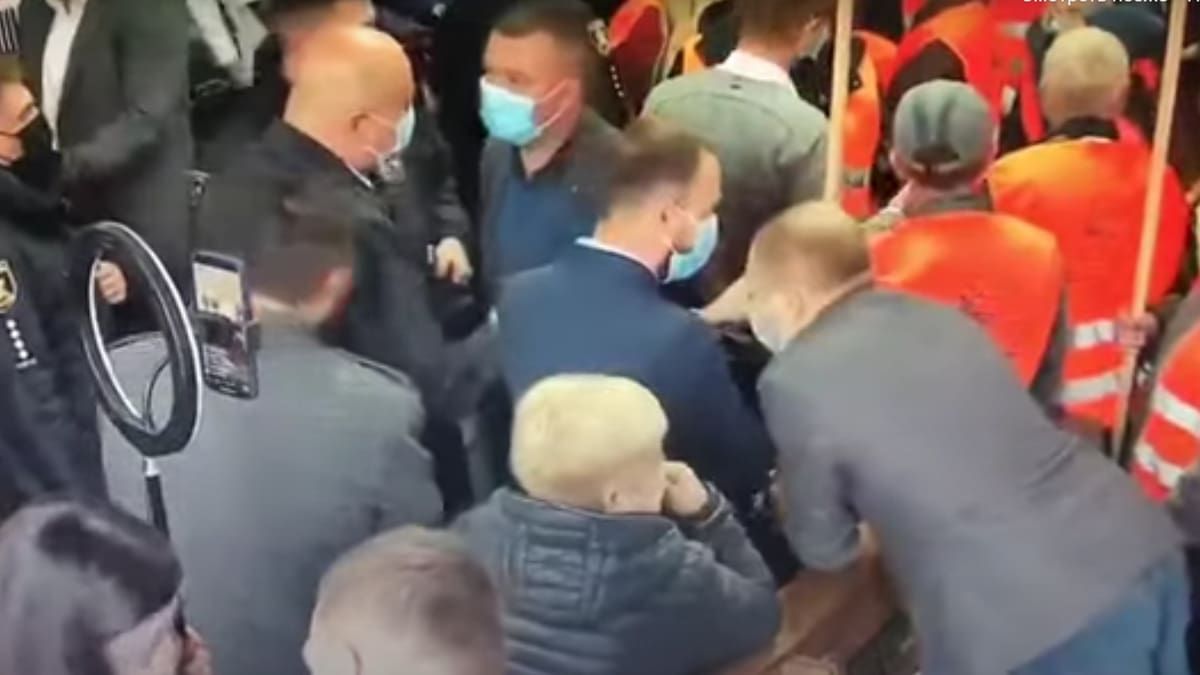 Під час сесії міськради у Чернівцях сталась сутичка між депутатами