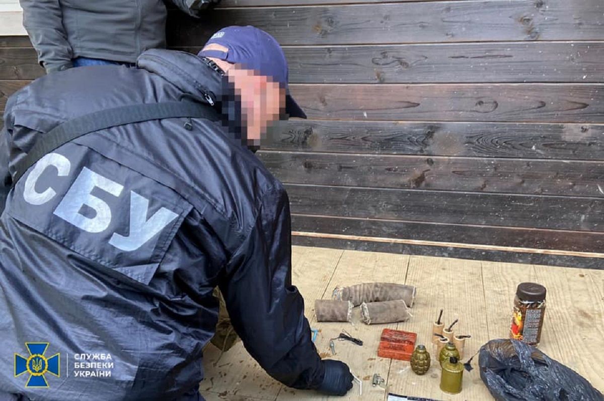 49-річний мешканець Львівщини сховав вдома арсенал з боєприпасами 
