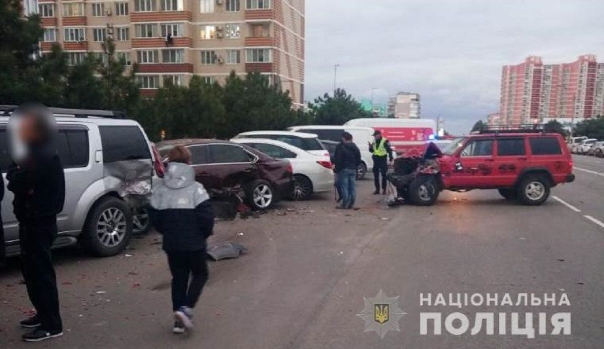 Підліток на маминому позашляховику розбив шість авто під Одесою