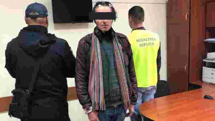 Іспанець-нелегал три місяці ховався від поліції у львівському ТРЦ