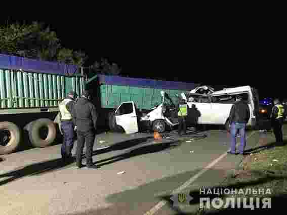 Дві вантажівки і мікроавтобус зіткнулись на Миколаївщині, четверо загиблих