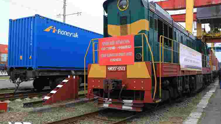 З України до Китаю відправився перший контейнерний поїзд