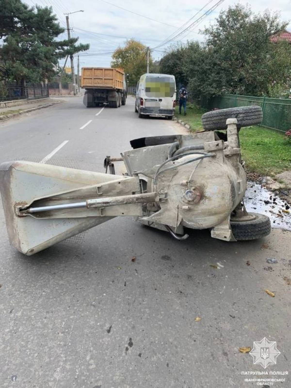 На водія Renault в Франківську склали протокол за відірваний причіп
