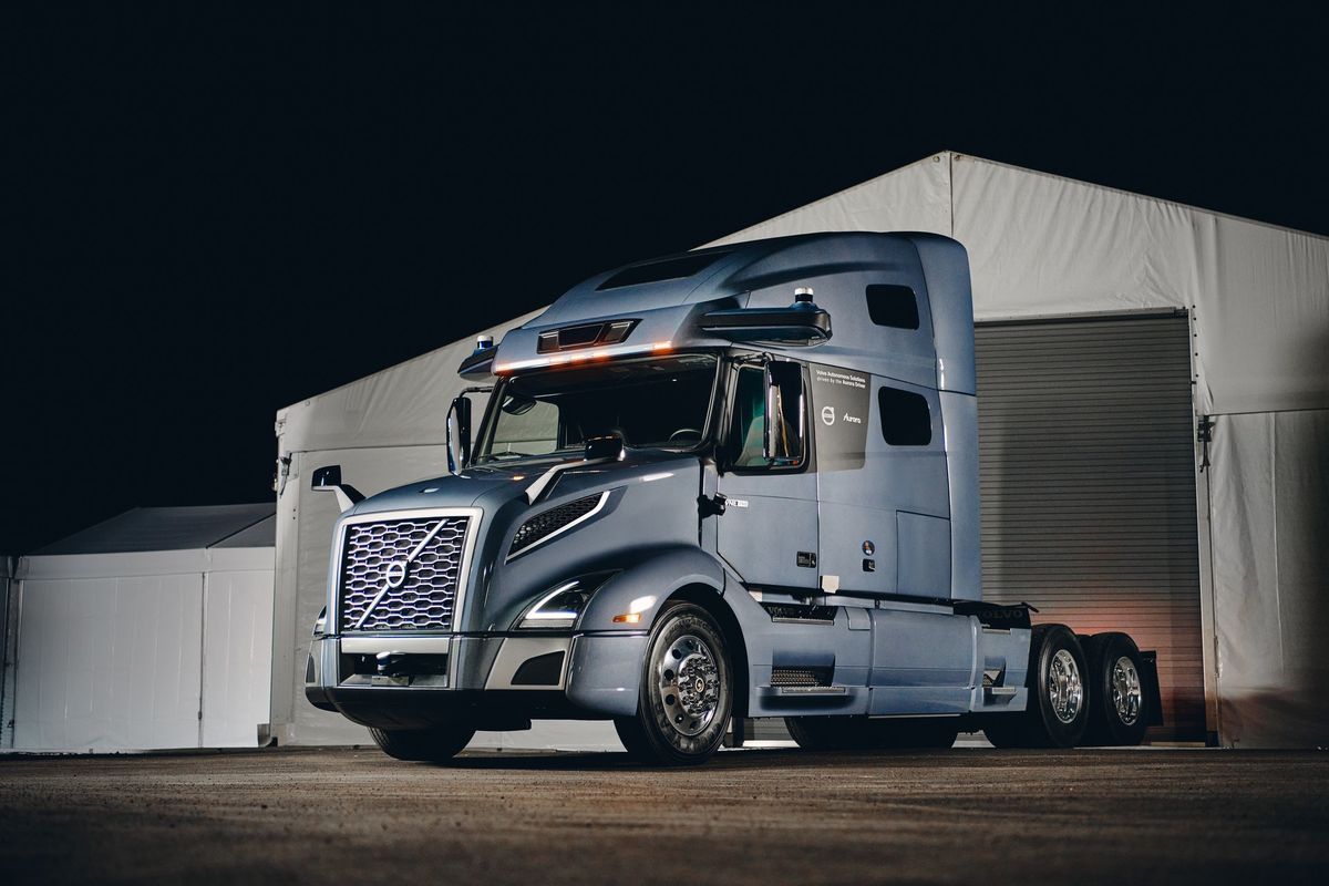Volvo представила першу безпілотну вантажівку