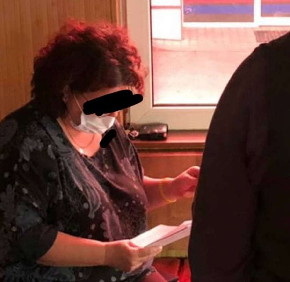 Директорку школи на Закарпатті звинуватили у виплаті зарплати відсутнім вчителям