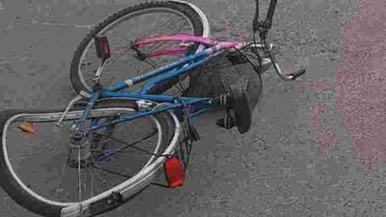У передмісті Жовкви п'яний водій збив велосипедистку і втік