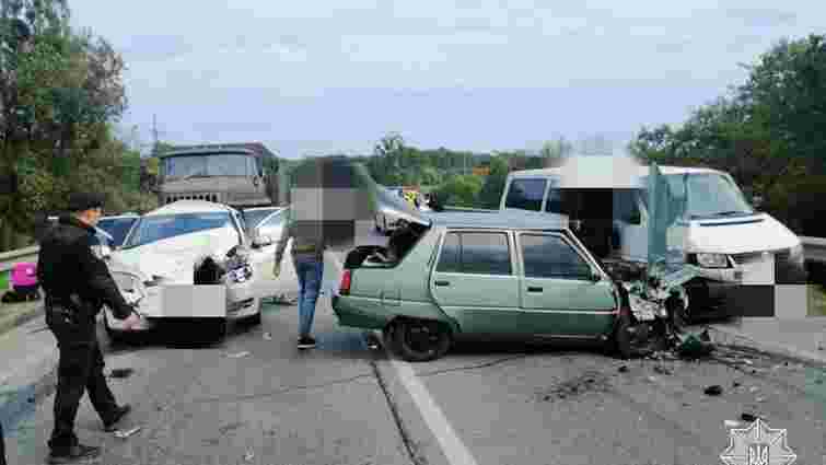 На об'їзній Львова зіткнулись чотири автомобілі
