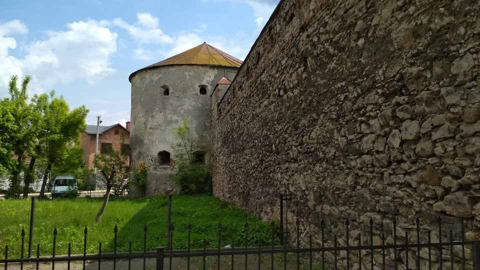 Оборонна вежа колишнього домініканського монастиря