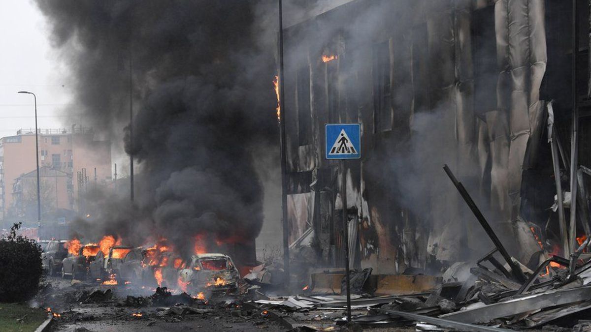 Приватний літак розбився на околиці Мілана, восьмеро загиблих