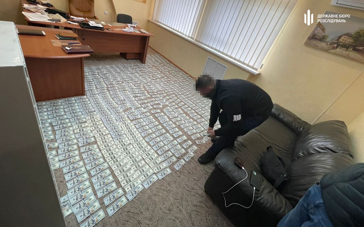 ДБР викрило масштабну схему поборів з лісгоспів на Тернопільщині