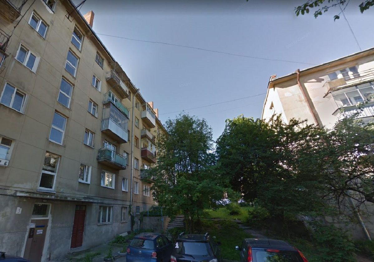 Львів’янин після сварки скинув порно-фото своєї дівчини у чат ОСББ
